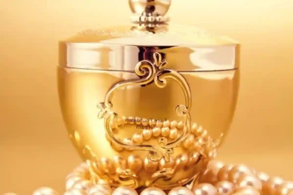 Exquisite gold jewelry box