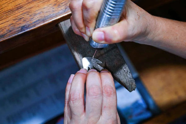 Scribing with pneumatic engraving machines